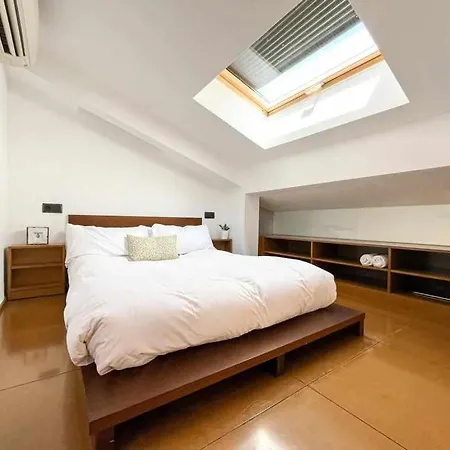 Apartamento Loft Cort Reial Atico In The Heart Of The Old Town