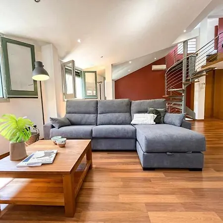 アパート Loft Cort Reial Atico In The Heart Of The Old Town ジローナ